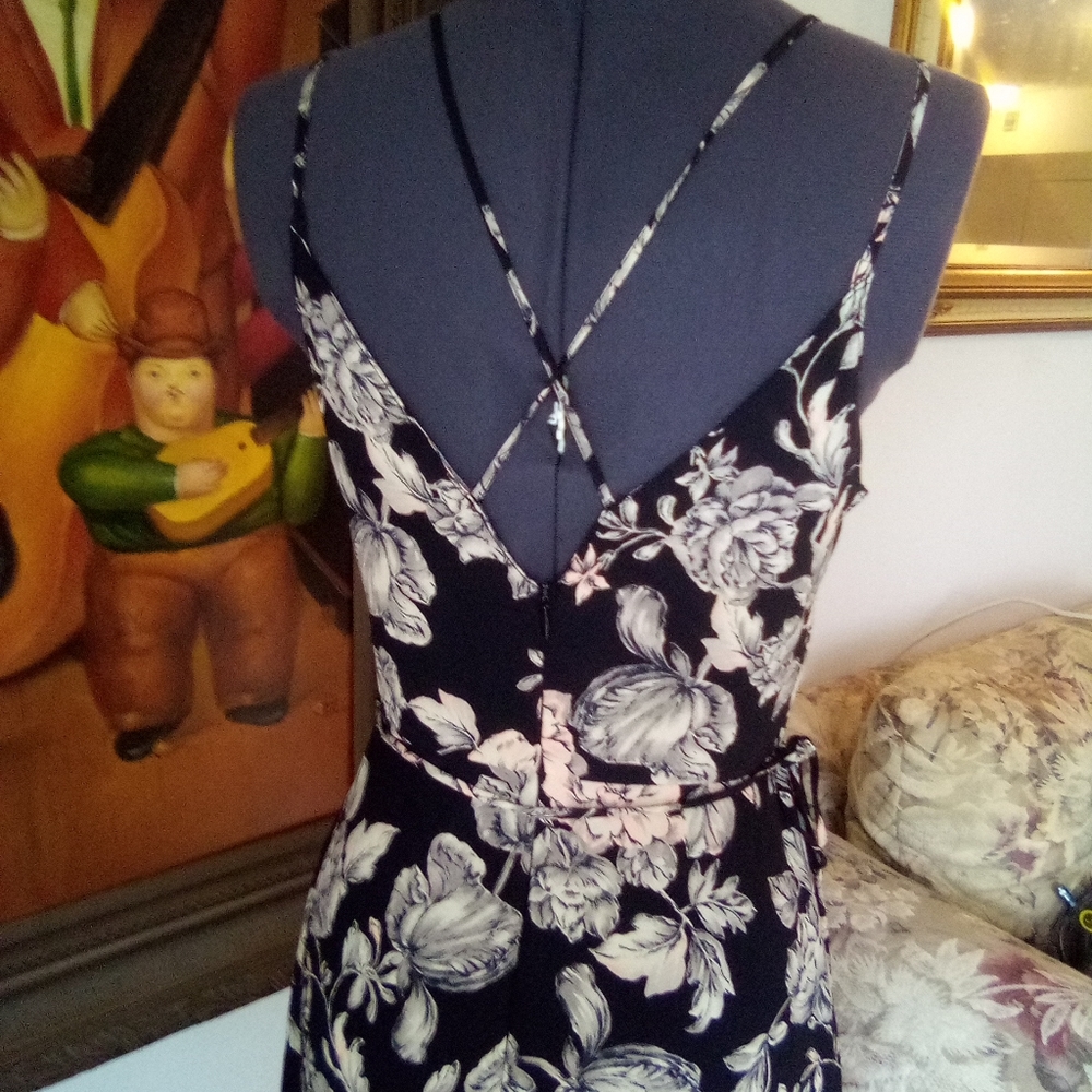 ASTR Black Floral Criss Cross Strap Dress - Picture 3 of 7